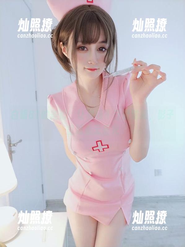 白银81的美脚：让视线不自觉游离，影子里藏着无圣光