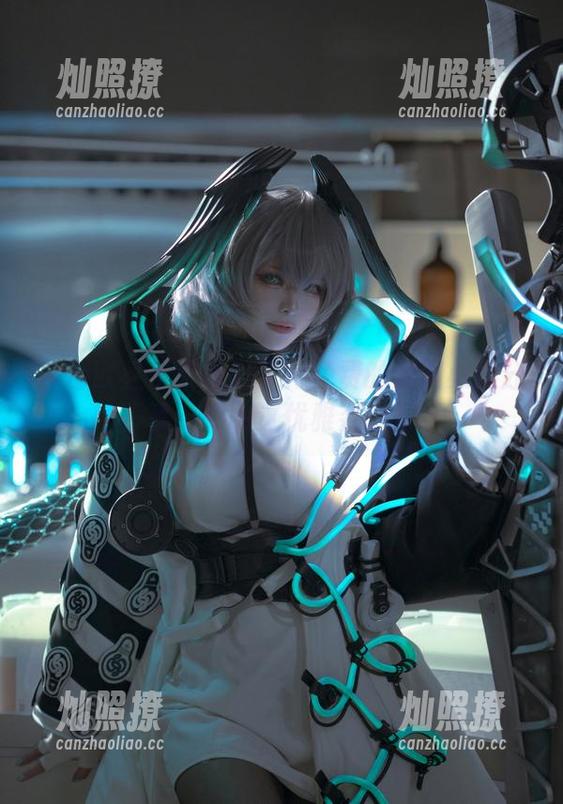 百合欧皇子 百合欧皇子来泳池了?免费的美图必须分享,瞧瞧这优雅姿态!