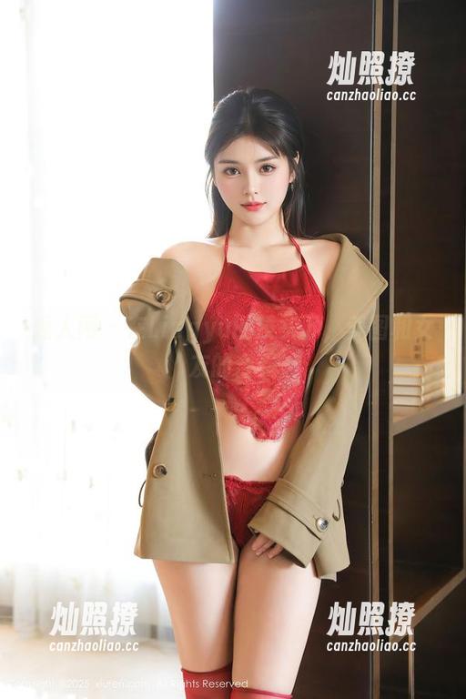 秀人网 - 在Lingyu的镜头下，美图和女友的合奏