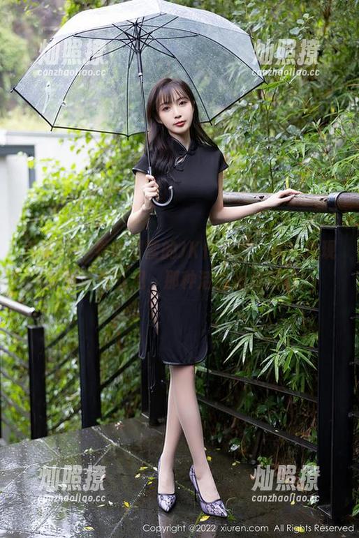 秀人网 - 看叶初雪的JK作品时，你会发现美图随处可见，那种活力很难抵挡。