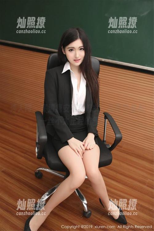 秀人网 - 高清唐安琪做修女，暗影中总有一丝不太正经的气息。