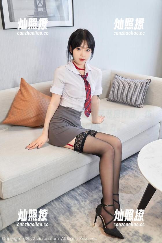 秀人网 - 唐翩翩和她的吊带私房作品，仿佛在挑逗着我的想象力。