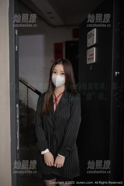 秀人网-小茉莉jasmine 秀人网 - 小茉莉jasmine的私房写真:夏天不只是“热”,还有点“甜”呢。