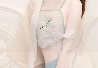 秀人网 - 拿着小雨baby的奶牛作品，分享下我的奇怪印象。