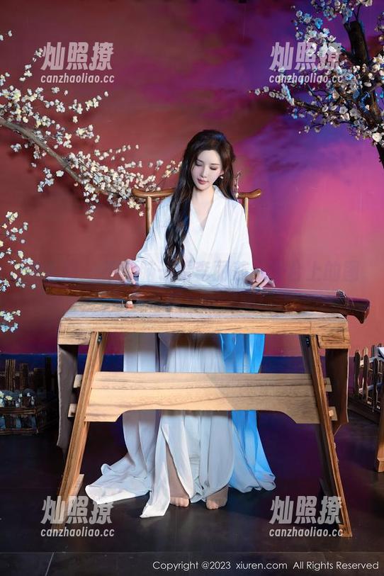 秀人网 - 不带脑子看李丽莎：天台上的图包与资源一起空降！