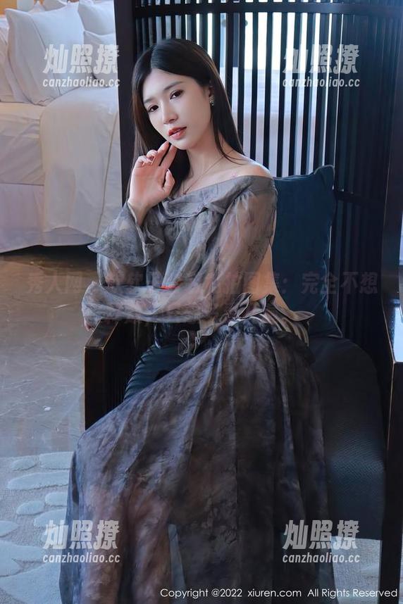 秀人网-软软子 秀人网 - 软软子套装私拍图集:完全不想释放,只想多看几遍。