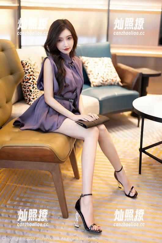 秀人网 - 陆萱萱的制服OL图集，资源这么丰富，竟然让我想到办公桌上的涂鸦。