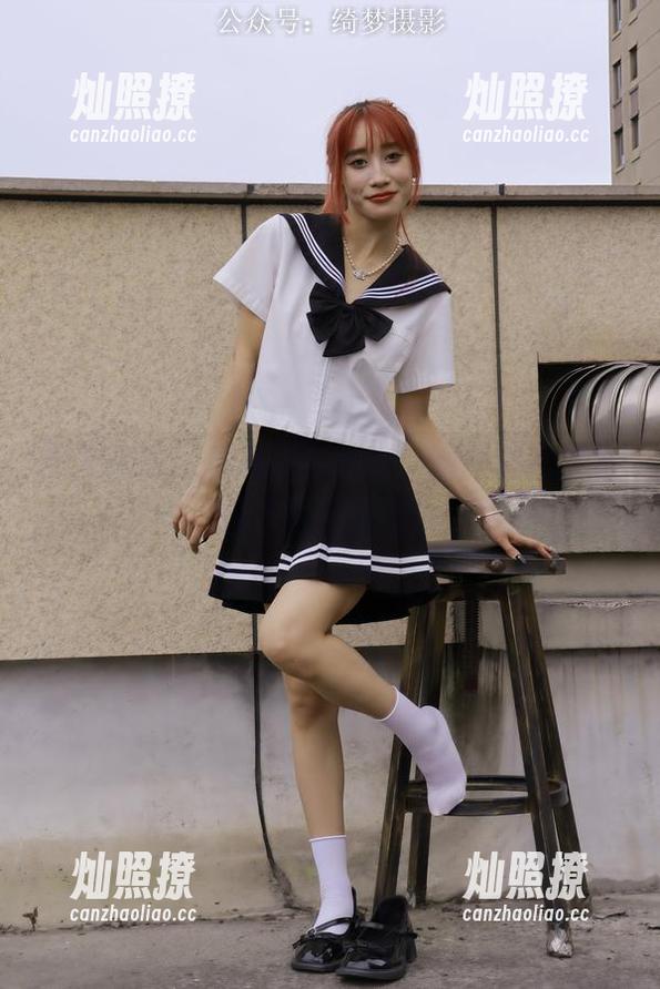 绮梦摄影 - 戴月月的眼睛，制服美图里捉摸不透的风情！