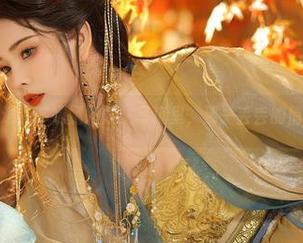 当白裙遇上苏嫣嫣阿姨：写真里，那一丢丢的俏皮感叹