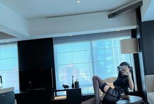微密圈 - 葛征的定制粉色长裙图集——太软了，真想埋里面躺一天。