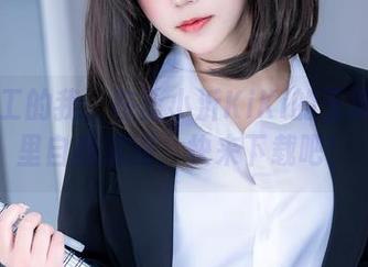 不想打工的我：在蓝小沂KiKi的玉藻前写真里自我沉浸，快来下载吧！