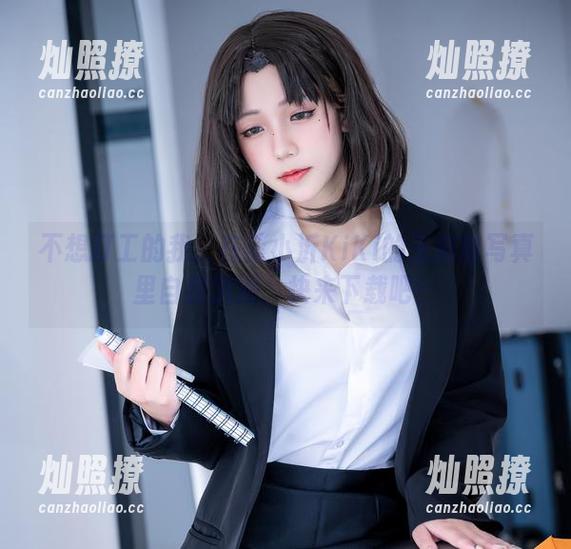 不想打工的我：在蓝小沂KiKi的玉藻前写真里自我沉浸，快来下载吧！