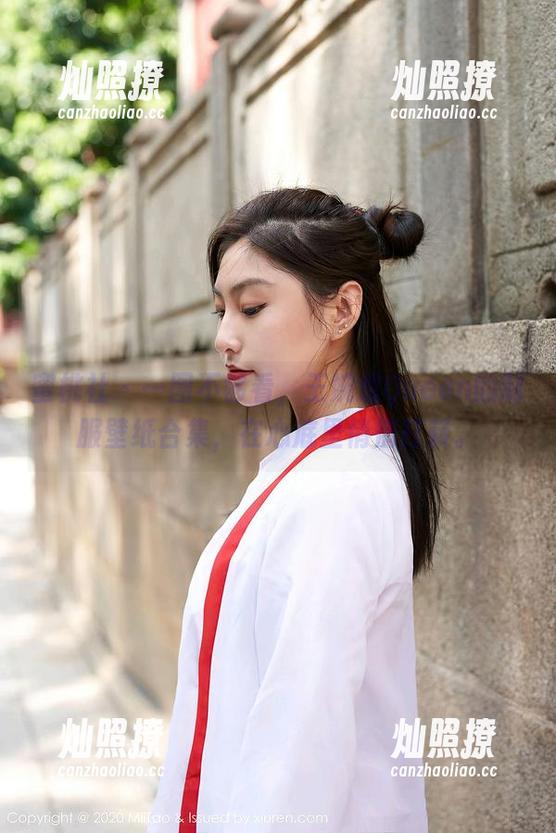蜜桃社 - 一图不够看，王婉悠Queen的制服壁纸合集，在心底里悄悄打转。