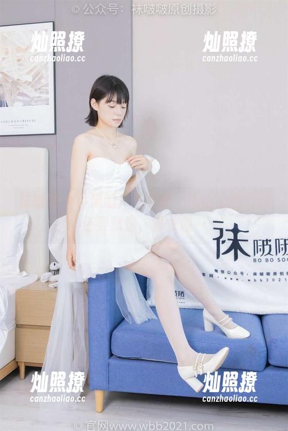 袜啵啵 - 小沫的户外写真，比山上的云彩还要飘逸，那衣服…