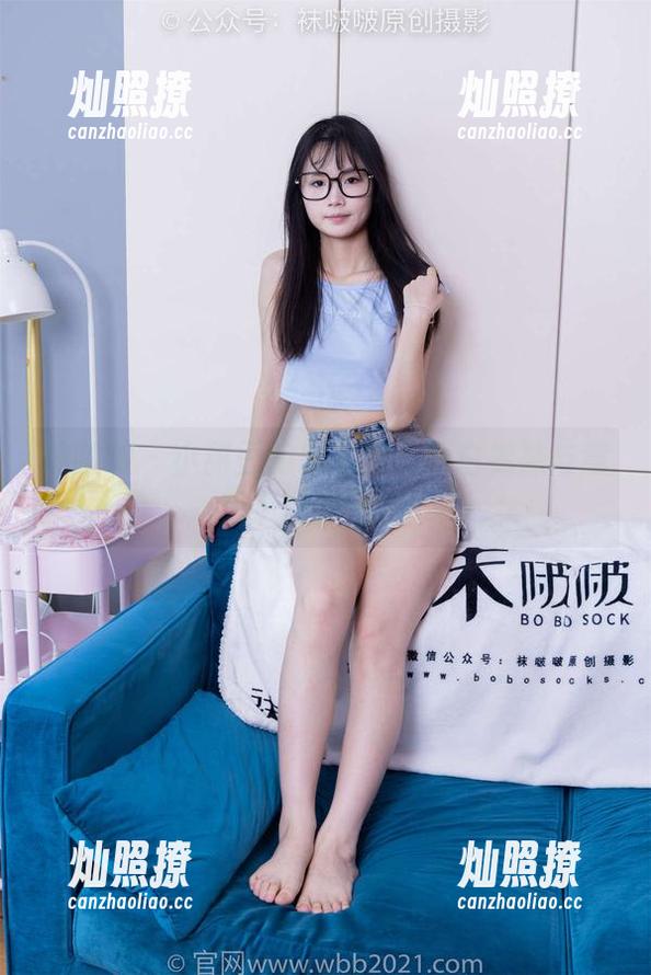 袜啵啵 - 小甜豆的作品集：短白棉袜与意想不到的邂逅！