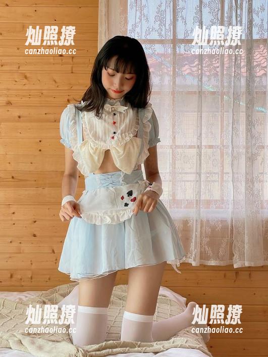 西瓜少女 被西瓜少女的白色图册迷住了,免费的就是好,静静看就想沉浸在那种氛围里。