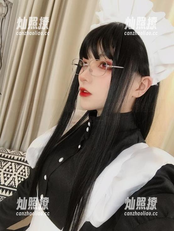 起起子vvvv的瑜伽姿势：我不确定这是真正的放松还是另一种折磨。