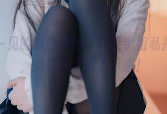 难得一见的黑白系列，轩萧学姐私拍资源，点赞的手停不下来！