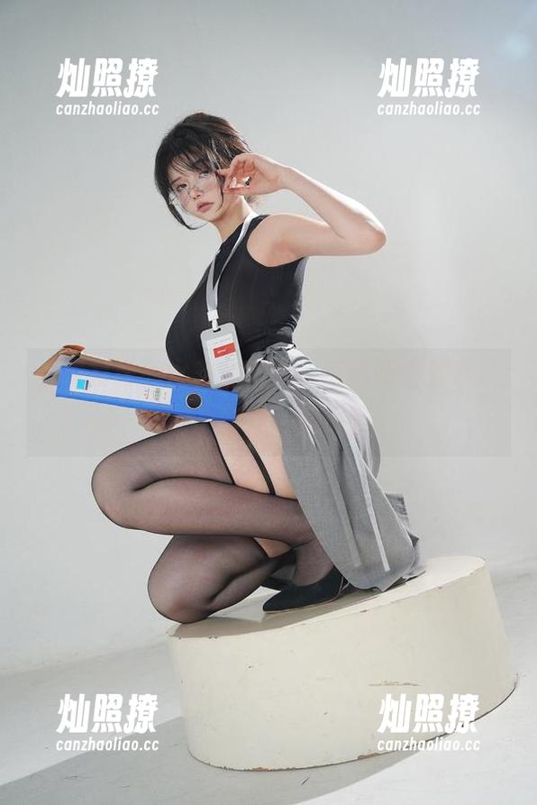 在阿寨寨的女孩合集中，每张画面都有“过于真实”的惊喜