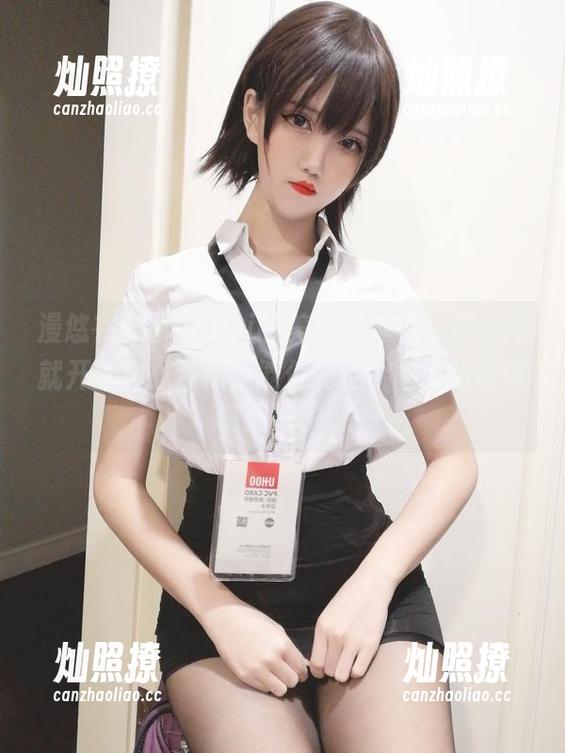漫悠在阿薰kaOri的美腿写真中，观看间就开始构想着如果能借此上个腿部运动课程就好了。