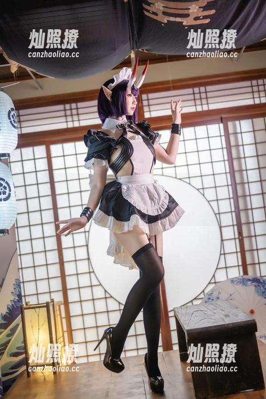最新写真：雪琪SAMA的水手服，成了海洋传说的字母，神秘又好奇。