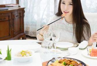 魅妍社 - 夏天的雪千紫福利原图，凉爽是这姿势的最佳形容词了吗？