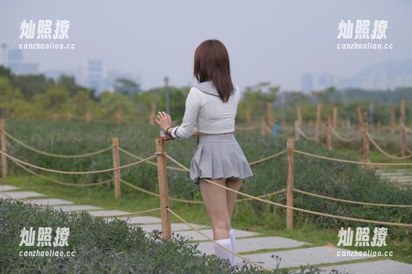 魔镜街拍 - 探讨资源！寒风中的婷婷与肉丝搭配到底有多犯规？