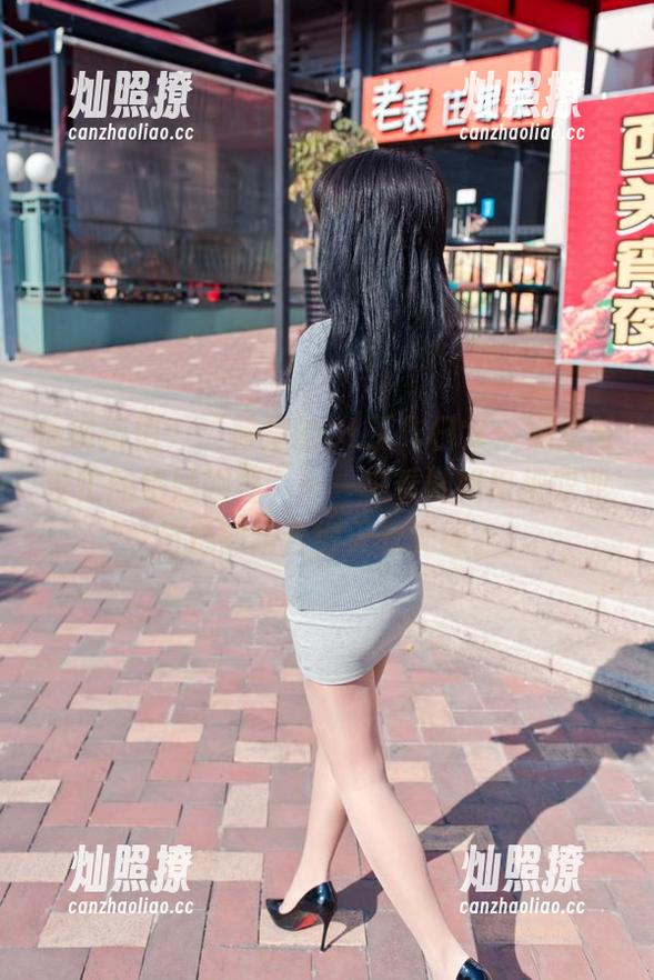魔镜街拍 - “婷婷的OL工作日常：黑丝与繁忙的绝妙碰撞”——来看她如何把职业与魅惑结合得天衣无缝。