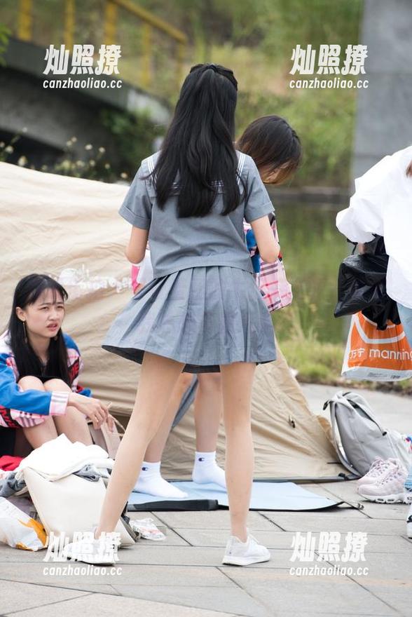 魔镜街拍-曼曼 魔镜街拍 - 曼曼羞涩的牛仔裤资源,看得我总想多看几遍