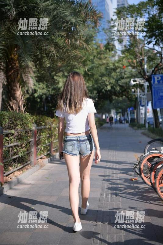 魔镜街拍 - 最新看点！曼曼的护士写真，图片中那种温柔怕是会让你想要贴心。