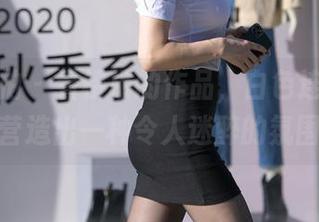 魔镜街拍 - 看楼楼的作品，白色连衣裙居然营造出一种令人迷醉的氛围。