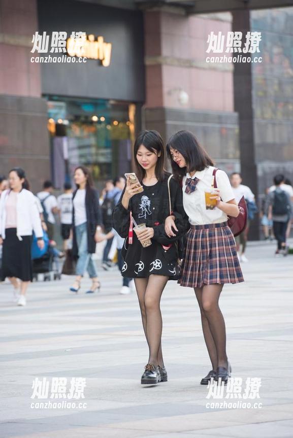 魔镜街拍-芝芝 魔镜街拍 - 躲不开的诱惑——芝芝蓝色泳衣图集带你领略清凉一夏!