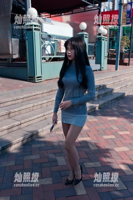 魔镜街拍 免费美图难得一见,魔镜街拍的小姐姐用肉丝旗袍征服了这个凉亭,谁能拒绝啊?