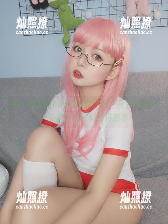 看！黑猫猫ovo的修女梦游，图包里的每一张都好似在悄悄讲故事